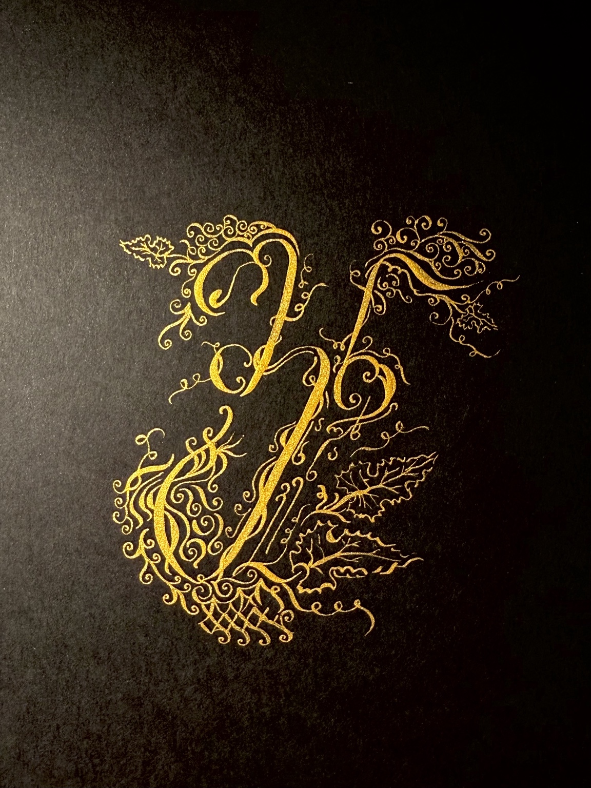 Single ornate gold Georgian letter